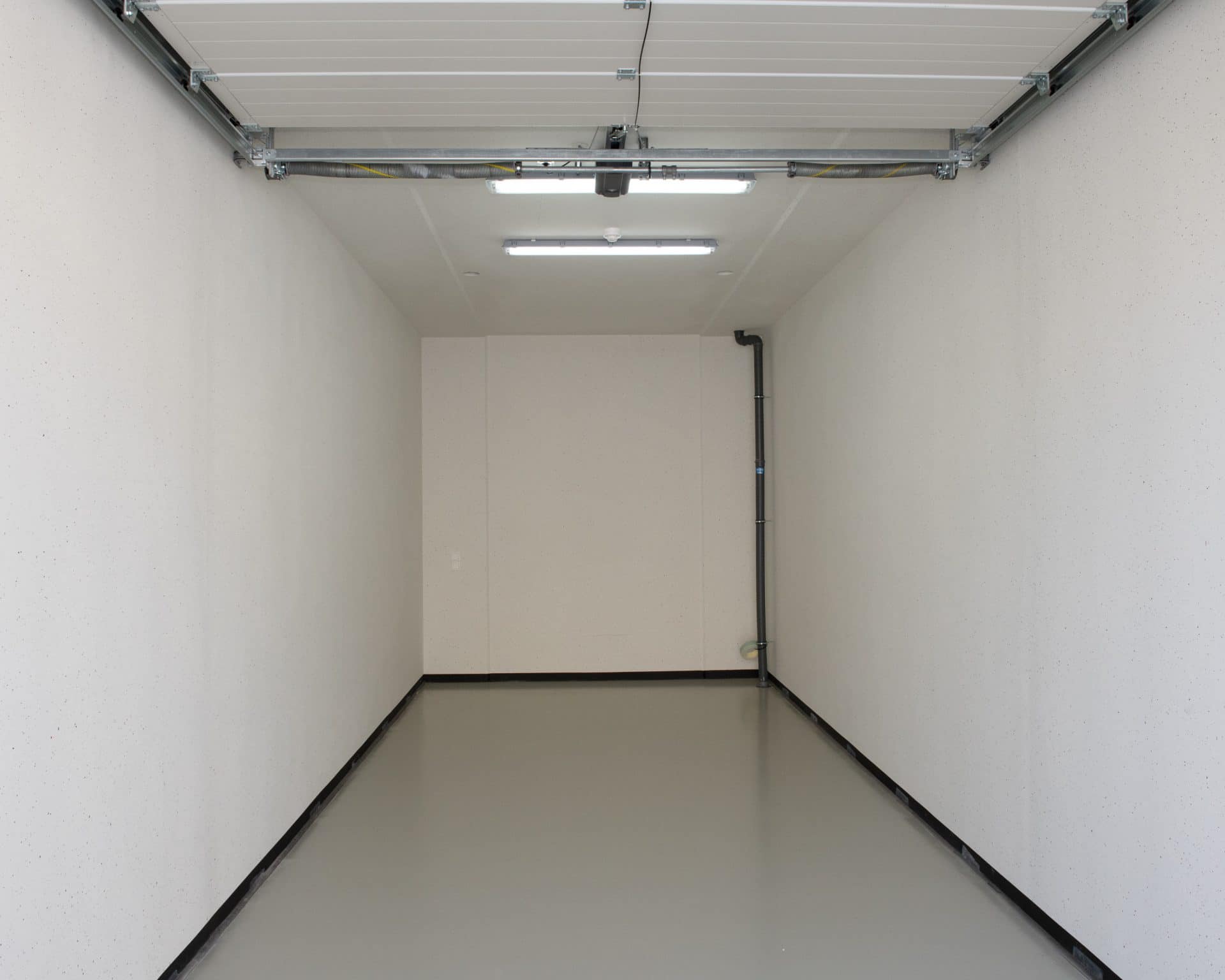 Goed beveiligde garageboxen te koop en te huur GaragePark