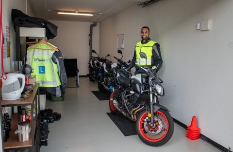 Garagebox als bedrijfsruimte - Rijschool - GaragePark